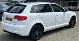 
										White Audi A3 Black Edition (2009) full									