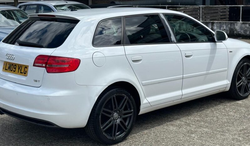 
								White Audi A3 Black Edition (2009) full									