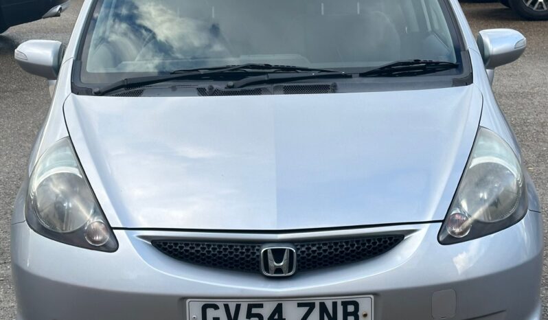 
								2005 SILVER HONDA JAZZ full									