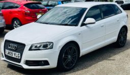 
										White Audi A3 Black Edition (2009) full									