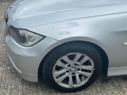 
										Silver BMW 3 Series SE (2006) full									