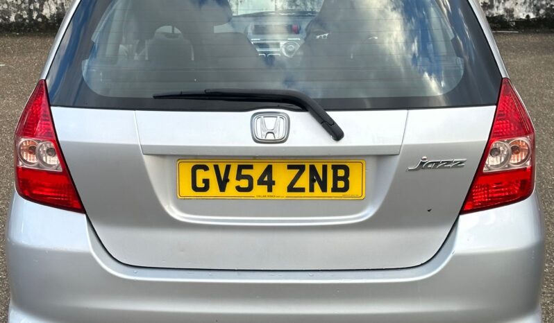 
								2005 SILVER HONDA JAZZ full									