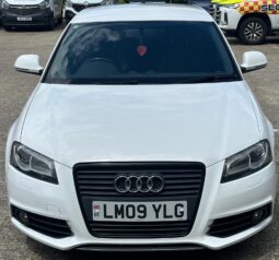 
										White Audi A3 Black Edition (2009) full									