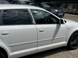 
										White Audi A3 Black Edition (2009) full									