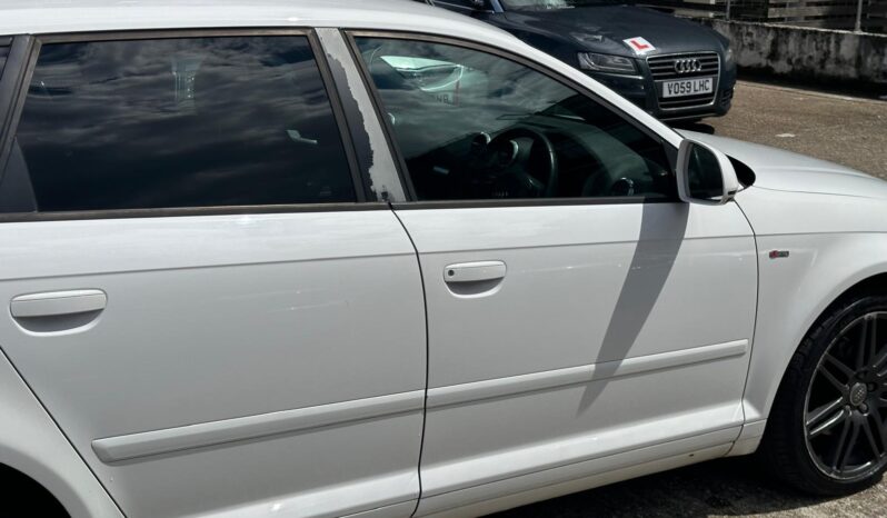 
								White Audi A3 Black Edition (2009) full									