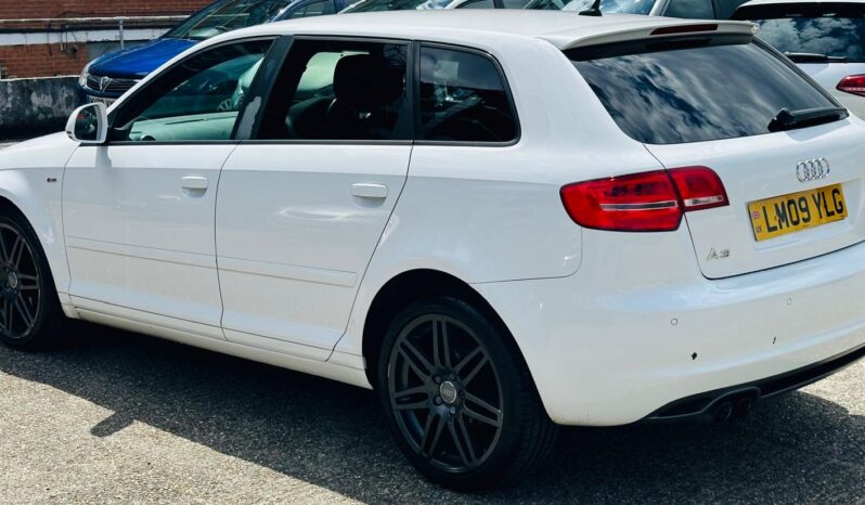 
								White Audi A3 Black Edition (2009) full									