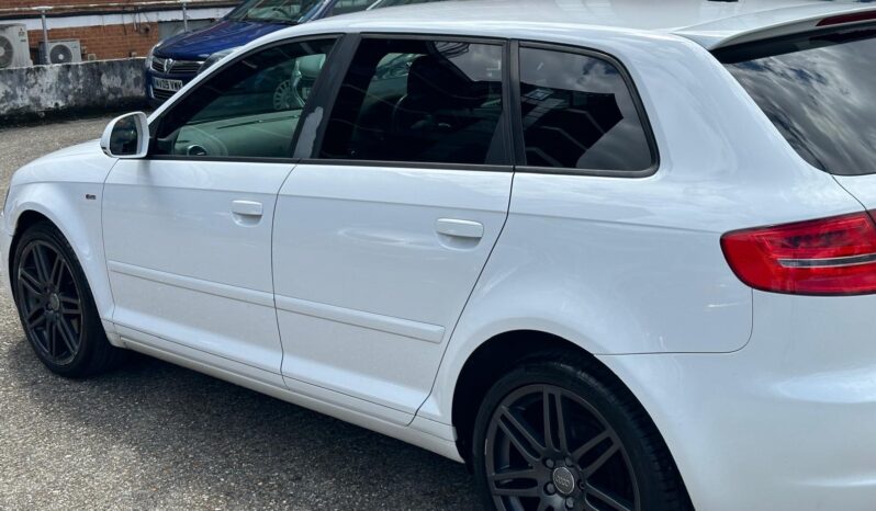 
								White Audi A3 Black Edition (2009) full									