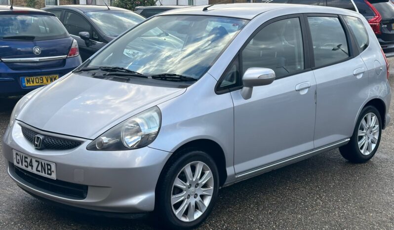 
								2005 SILVER HONDA JAZZ full									