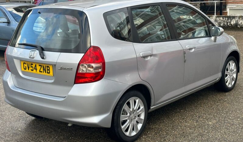 
								2005 SILVER HONDA JAZZ full									