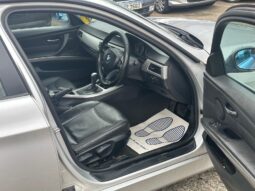 
										Silver BMW 3 Series SE (2006) full									