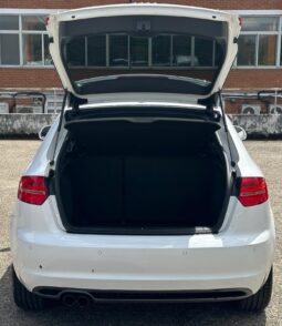 
										White Audi A3 Black Edition (2009) full									