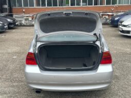 
										Silver BMW 3 Series SE (2006) full									