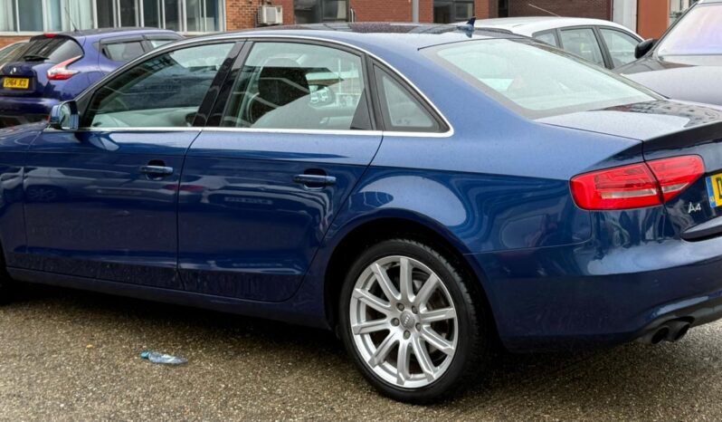 
								2014 Blue Audi A4 1.8 full									