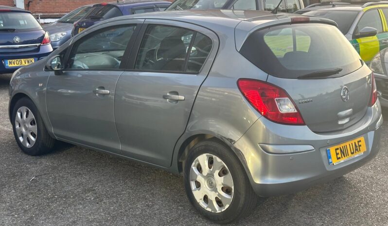 
								Silver Vauxhall Corsa 2011 full									