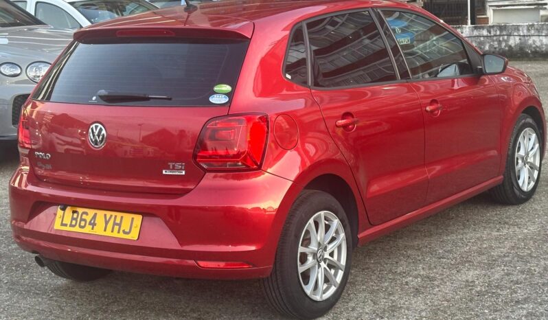 
								2014 Red Volkswagen Polo full									