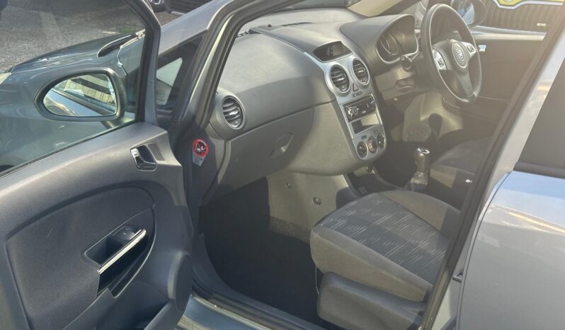 
								Silver Vauxhall Corsa 2011 full									