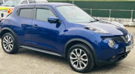 Blue Nissan Juke 2014