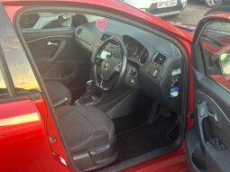 
										2014 Red Volkswagen Polo full									